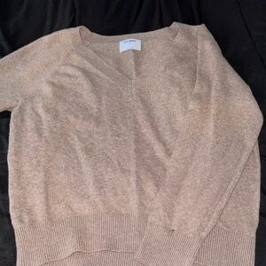 Old Navy Women's V-Neck Sweater in Tan